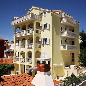 https://apartments-zdravko-split.hotels-in-trogir.com